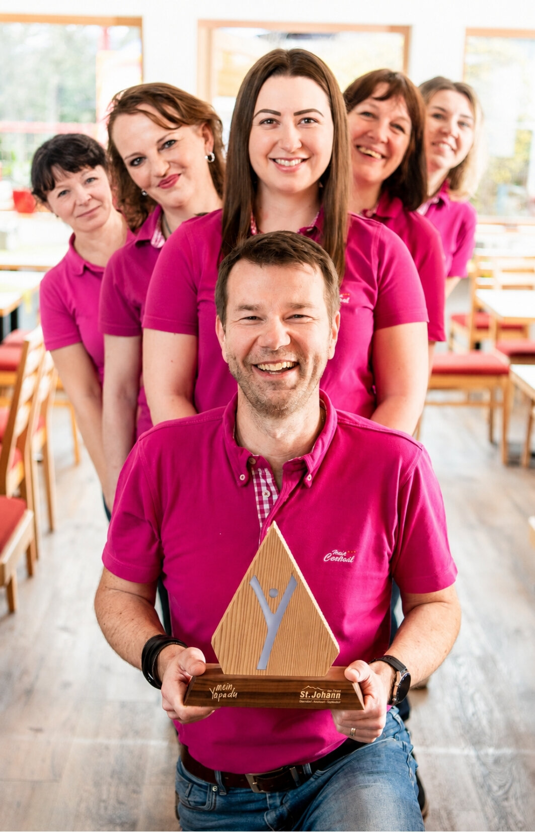 Das Team des Familienhotel Central mit der Yapadu-Auszeichnung