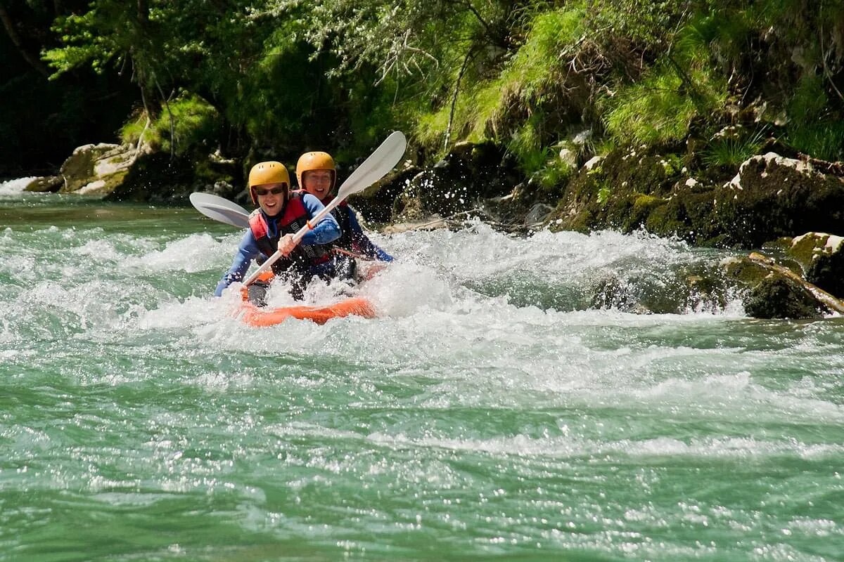 Rafting-Team im Schlauchboot