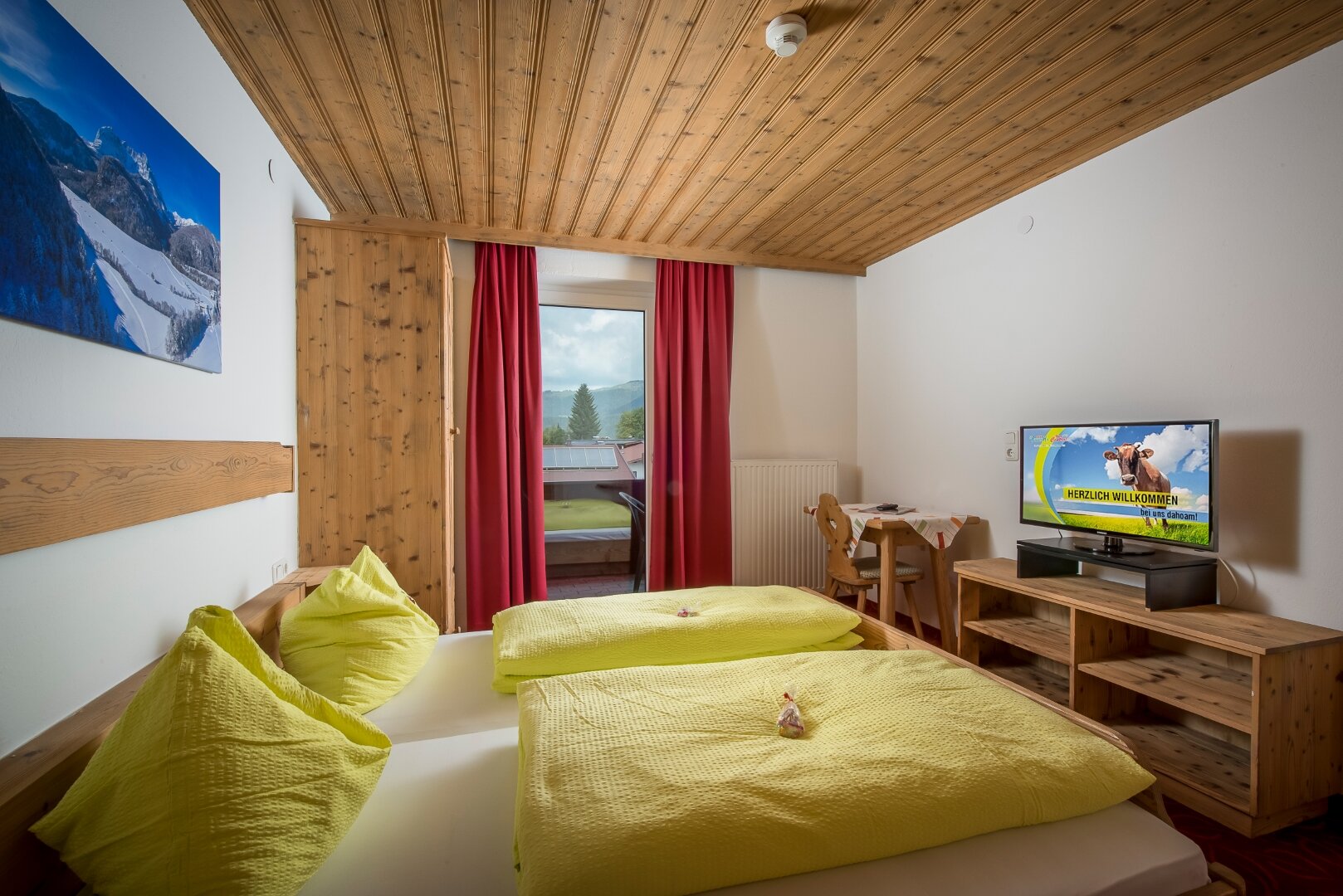Wohn- und Schlafzimmer im Adlernest mit zweitem Doppelbett